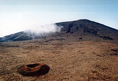 2002 - La Réunion B09 (Fornica Leo au 1er plan - Piton de la Fournaise)